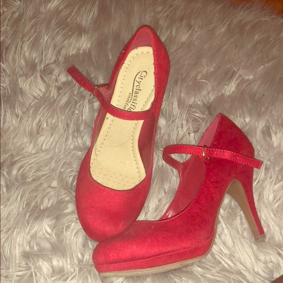 Cute red pumps great for a 70’s 80’s look - Picture 1 of 2
